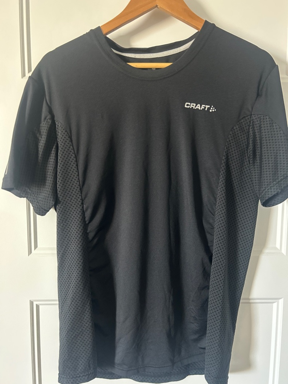 Craft Black Short-Sleeve Athletic Tee with Subtle Side Mesh